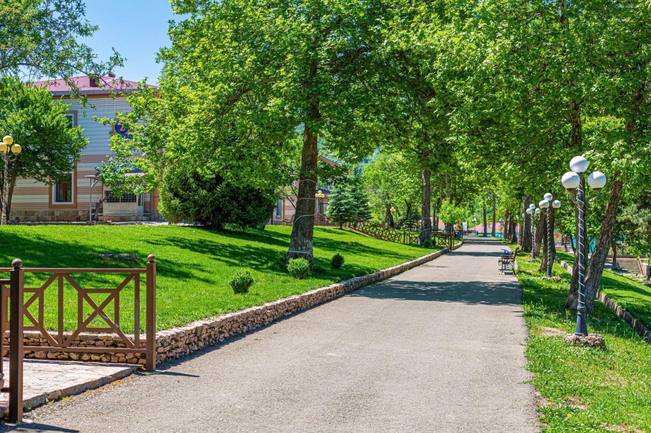 Лайнер Горный Курортный Комплекс Layner В Чимгане ภายนอก รูปภาพ